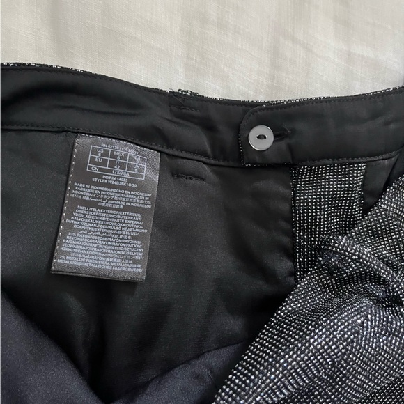 Guess | Low-Rise Metallic Pants | Size 6 - Picture 4 of 11